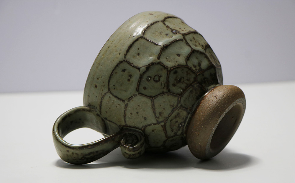 【仁 陶器工房】城壁カット カップ（1個） やちむん ヤチムン 陶器 手作り カップ マグカップ コーヒー 紅茶 お茶 器 焼物 伝統 工芸 食器 うつわ シンプル 毎日使い 普段使い 沖縄 北中城