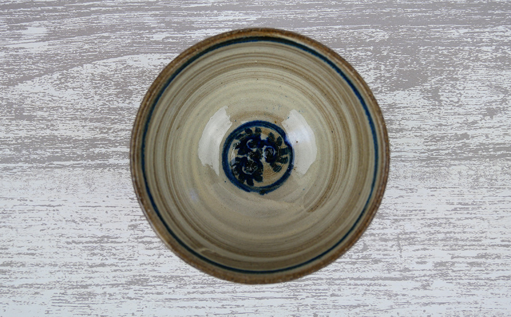 【仁 陶器工房】からくさ紋様 3.5寸マカイ ペア やちむん ヤチムン 陶器 手作り 茶碗 唐草 からくさ マカイ まかい ご飯 焼物 伝統 工芸 食器 うつわ シンプル 毎日使い 普段使い 沖縄 北中城