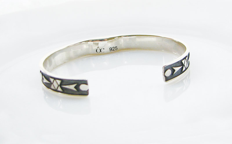 長七屋のケラマブルーバングル／Silver925【GT-G-02】ー販売証明書付きー バングル 慶良間 ブルー おしゃれ プレゼント アクセサリー オリジナル パッケージ 証明書付き きれい フォーマル カジュアル ガラス シルバー メンズ レディース シルバー 海 沖縄 送料無料