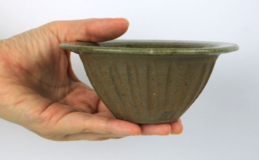 【仁 陶器工房】灰釉しのぎ小鉢 ペア やちむん ヤチムン 陶器 手作り 小鉢 鉢 しのぎ 2個 セット 器 焼物 伝統 工芸 食器 うつわ シンプル 毎日使い 普段使い 沖縄 北中城