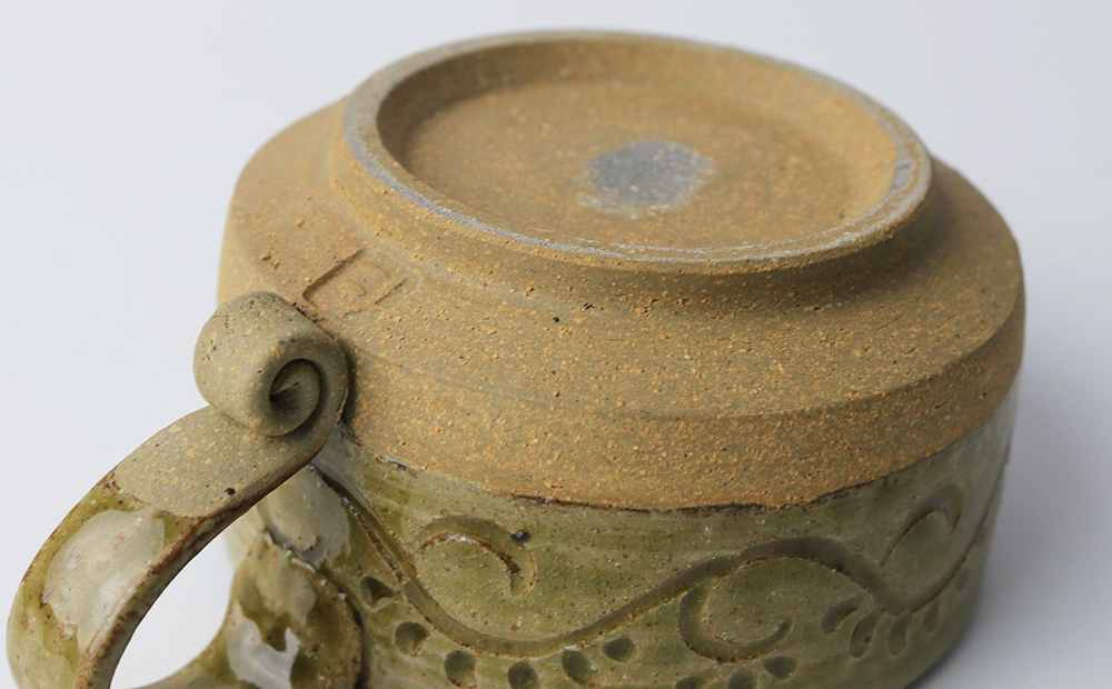 【仁 陶器工房】からくさ紋様スープカップ（1個） やちむん ヤチムン 陶器 手作り カップ スープ 大きめ クラムチャウダー コンソメ 器 焼物 伝統 工芸 食器 うつわ シンプル 毎日使い 普段使い 沖縄 北中城