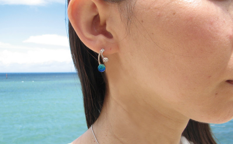 長七屋のケラマブルーピアス／Silver925【pi11-1】ー販売証明書付きー ピアス 慶良間 ブルー おしゃれ プレゼント アクセサリー ジュエリー オリジナル パッケージ 証明書付き きれい 耐熱 フォーマル カジュアル ガラス シルバー 海 沖縄 おきなわ 送料無料