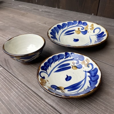 やちむん 唐草紋様(染付)青 3点セット〈小皿・皿・茶碗〉【1506548】