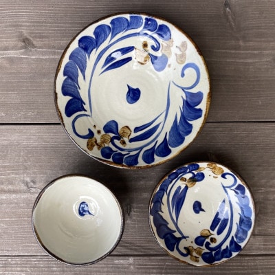 やちむん 唐草紋様(染付)青 3点セット〈小皿・皿・茶碗〉【1506548】