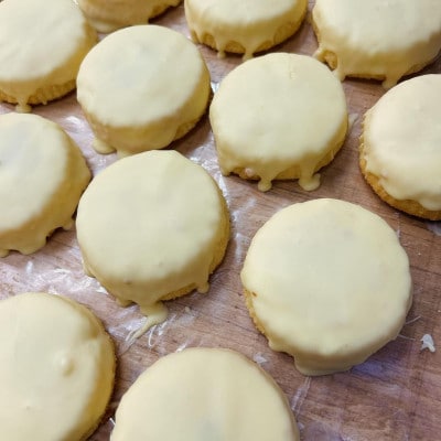 レモンをたっぷり使用したレモンケーキ10個入り【配送不可地域：離島】【1560549】