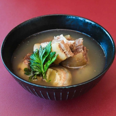 【沖縄の郷土料理】地元で愛される呉屋ストアーのやぎ汁 30人前(1人前450g)【配送不可地域：離島】【1702387】