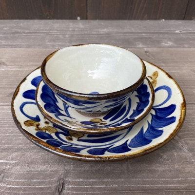 やちむん 唐草紋様(染付)青 3点セット〈小皿・皿・茶碗〉【1506548】