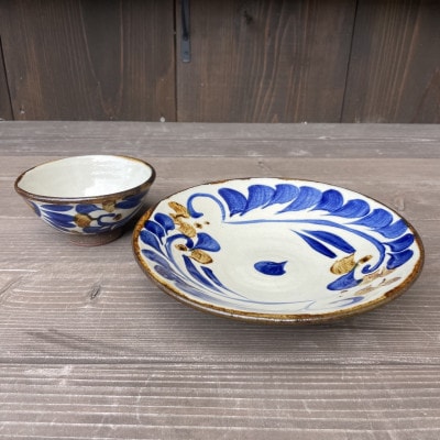 やちむん 唐草紋様(染付)青 2点セット〈7寸皿・茶碗〉【1506703】