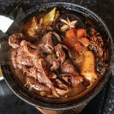 沖縄県産和牛すき焼きセット もも肉 300g(150g×2P)【配送不可地域：離島】【1574959】