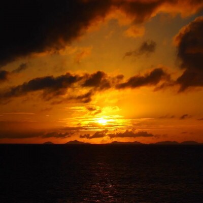 【貸し切りプラン】伊平屋島サンセットクルージング(1〜2名様/1時間コース)【1524017】