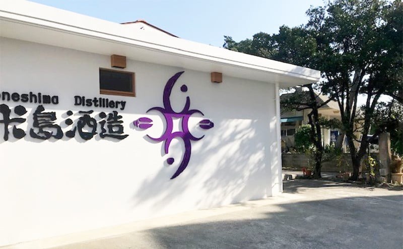 【米島酒造】「美ら蛍 30度」300ml×12本 泡盛 蒸留酒 焼酎 アルコール 酒 酵母 発酵 米 黒麹 米麹 もろみ 熟成 ブレンド 酒造り 小規模生産 手造り 飲み比べ セット 伝統 久米島