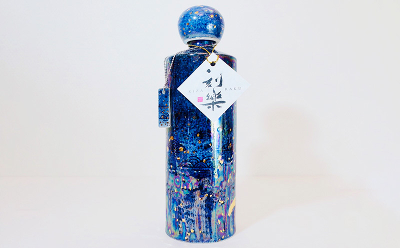 【米島酒造】販路限定商品「刻楽39度」 伊万里焼ボトル（桐箱入り）720ml×1本 泡盛 蒸留酒 焼酎 アルコール 酒 伊万里焼 限定 酵母 発酵 麹 米 もろみ 熟成 蒸留 古酒 記念 贈答 手造り 小規模生産 久米島