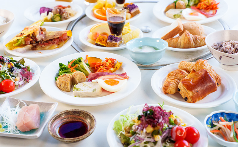 【ウォーターマークホテル沖縄 久米アイランド】デラックスキング 2名様(1泊夕朝食付) ご宿泊券 ホテル リゾート 沖縄 南国 久米島 琉球 離島 球美 癒し 海 ビーチ 大自然 星空 満天 休日 宿泊 レストラン 朝食 夕食 プール