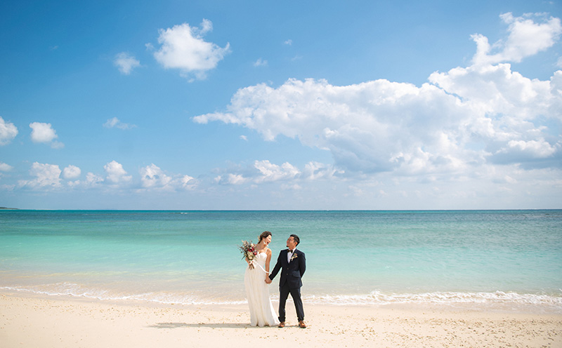 久米島フォトウェディング 写真 ロケーション ウェディング 結婚 記念 思い出 大自然 絶景 癒やし 海 ビーチ 砂浜 珊瑚 エメラルド 宝物 沖縄 久米島 南国 リゾート 楽園