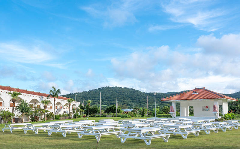 【ウォーターマークホテル沖縄 久米アイランド】デラックスキング 2名様(1泊夕朝食付) ご宿泊券 ホテル リゾート 沖縄 南国 久米島 琉球 離島 球美 癒し 海 ビーチ 大自然 星空 満天 休日 宿泊 レストラン 朝食 夕食 プール