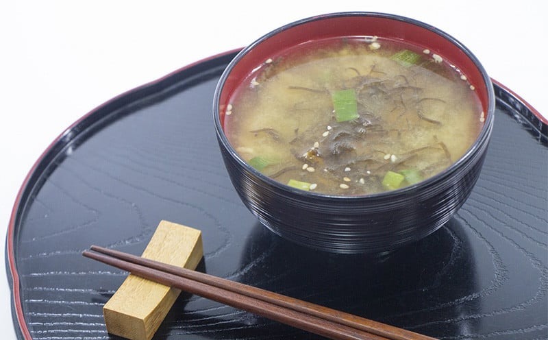 【久米島漁協】お徳用塩蔵養殖もずく10kg モズク 海藻 もずく酢 味噌汁 スープ 天ぷら ざるもずく 釜揚げもずく 食物繊維 フコイダン ビタミン ミネラル アミノ酸 料理 アレンジ レシピ 太もずく 食べ応え 沖縄 収穫