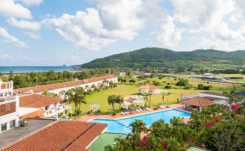 【ウォーターマークホテル沖縄 久米アイランド】KUMEスイートルーム 2名様(1泊朝食付) ご宿泊券 ホテル リゾート 沖縄 南国 久米島 琉球 離島 球美 癒し 海 ビーチ 大自然 星空 満天 休日 宿泊 レストラン 朝食 ペア プール