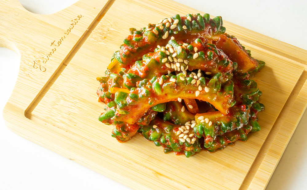 【久ー韓】久米島初の快挙！令和5年度 沖縄県優良県産品「ゴーヤーキムチ」2パック 韓国料理 ヤンニョム ソウルフード 発酵食品 本場 県産品 優良 推奨商品 島野菜 沖縄 自家製 ソース 漬物 沖縄初 人気 韓流 お土産 お裾分け 苦味 甘辛