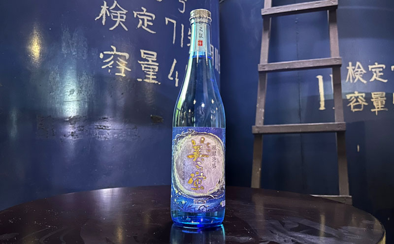 【米島酒造】泡盛「美ら蛍」720ml＆泡盛パウンドケーキ「島の滴」各1本 泡盛 蒸留酒 焼酎 アルコール 酒 発酵 酵母 米 黒麹 米麹 もろみ 熟成 蒸留 ケーキ スイーツ 北海道産 あずき 酒造り 手造り 小規模生産