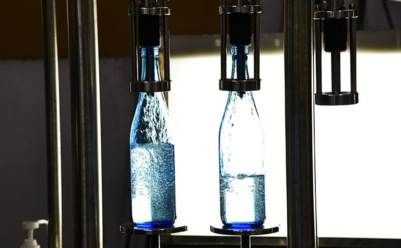 【米島酒造】「お米の祝福 40度」720ml×1本 泡盛 蒸留酒 焼酎 アルコール 酒 酵母 発酵 米 黒麹 米麹 もろみ 熟成 蒸留 こだわり 酒造り 技術 小規模生産 手造り 沖縄 久米島