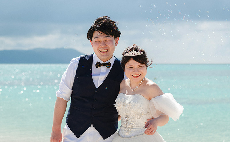 ハテの浜フォトウェディング in Kumejima 写真 ロケーション ウェディング 結婚 記念 思い出 大自然 絶景 癒やし 海 ビーチ 砂浜 珊瑚 エメラルド 東洋一 沖縄 久米島 南国 リゾート 楽園