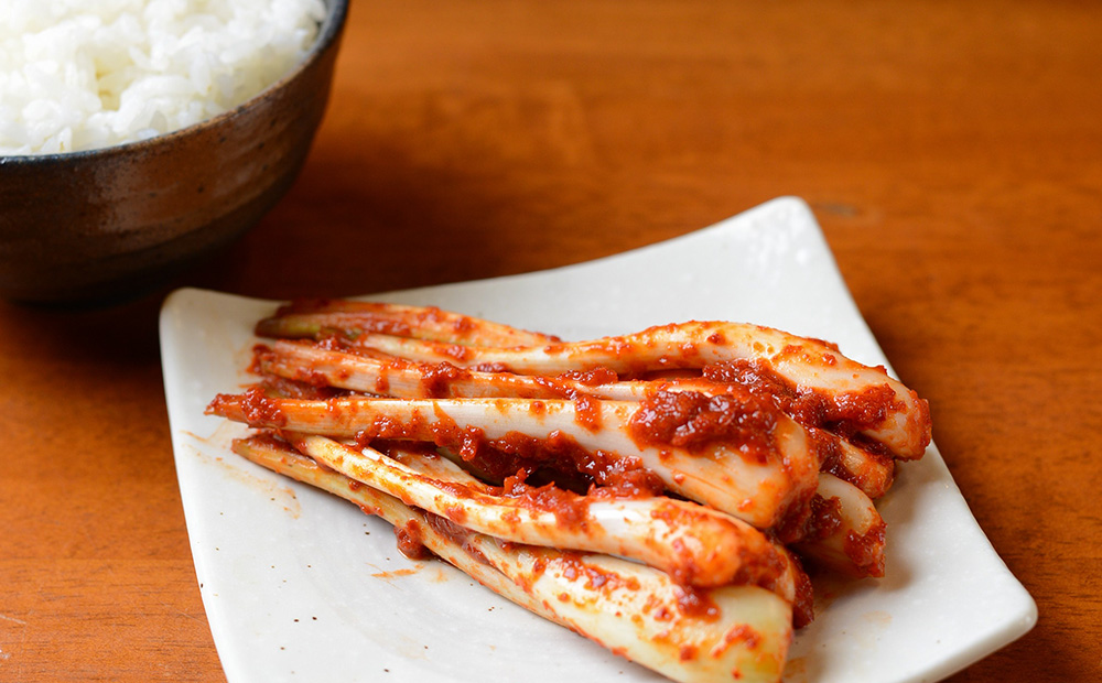 【久ー韓】沖縄初！韓国本場味「島らっきょうキムチ」6パック キムチ 韓国 ソウルフード 発酵食品 本場 県産品 島野菜 沖縄 自家製 ソース 辛味 香味 つまみ やみつき 韓国料理 ヤンニョム 漬物 沖縄初 人気 韓流