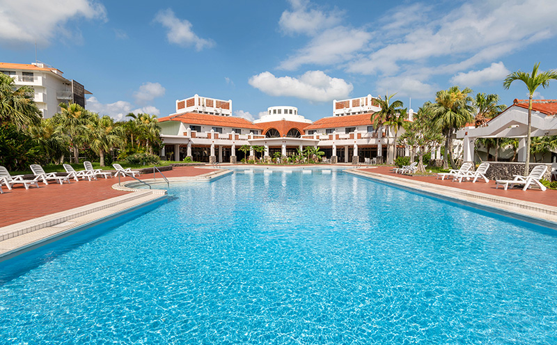 【ウォーターマークホテル沖縄 久米アイランド】KUMEスイートルーム 2名様(1泊朝食付) ご宿泊券 ホテル リゾート 沖縄 南国 久米島 琉球 離島 球美 癒し 海 ビーチ 大自然 星空 満天 休日 宿泊 レストラン 朝食 ペア プール