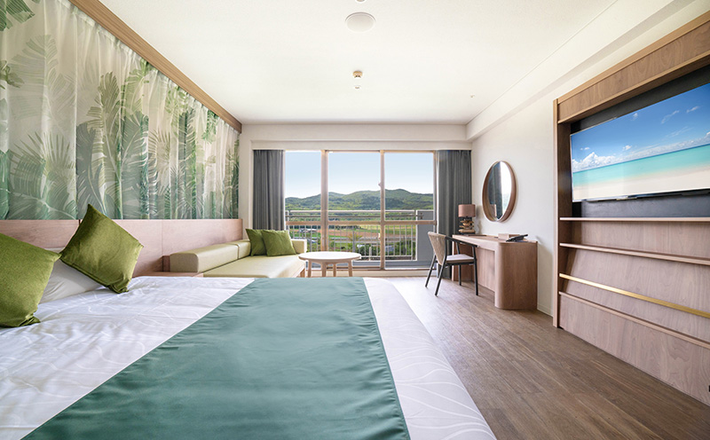 【ウォーターマークホテル沖縄 久米アイランド】デラックスキング 2名様(1泊夕朝食付) ご宿泊券 ホテル リゾート 沖縄 南国 久米島 琉球 離島 球美 癒し 海 ビーチ 大自然 星空 満天 休日 宿泊 レストラン 朝食 夕食 プール