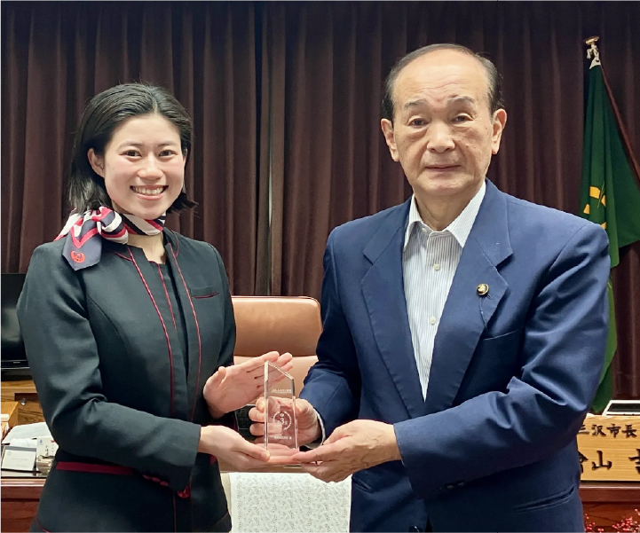三沢市長とJALUX関係者